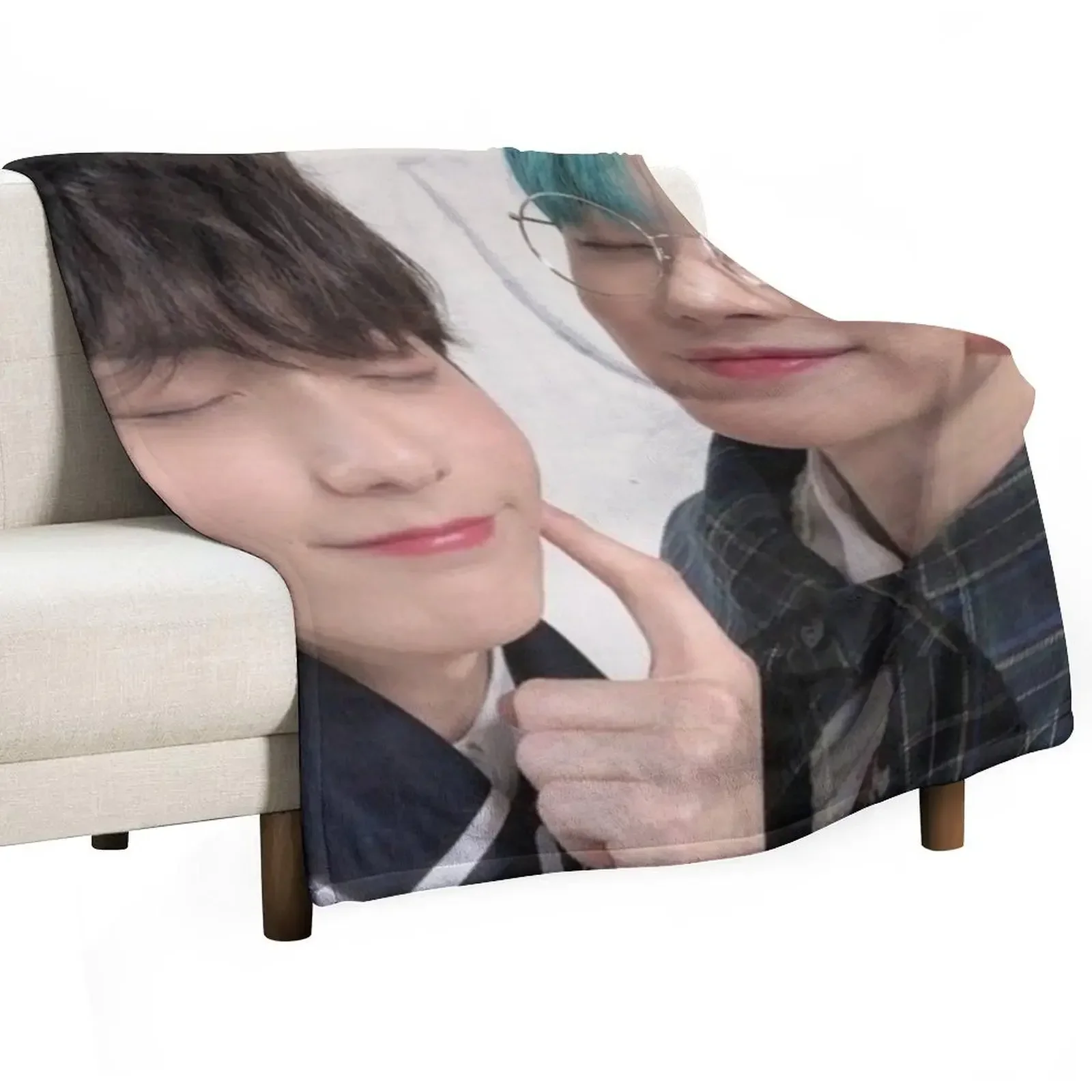 TXT Soobin & Yeonjun Throw Blanket Decorative Sofas Soft Big Tourist Blankets