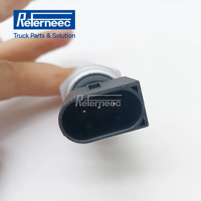 REFERNEEC Electrical System Pressure Sensor 0061537528 A0061537528