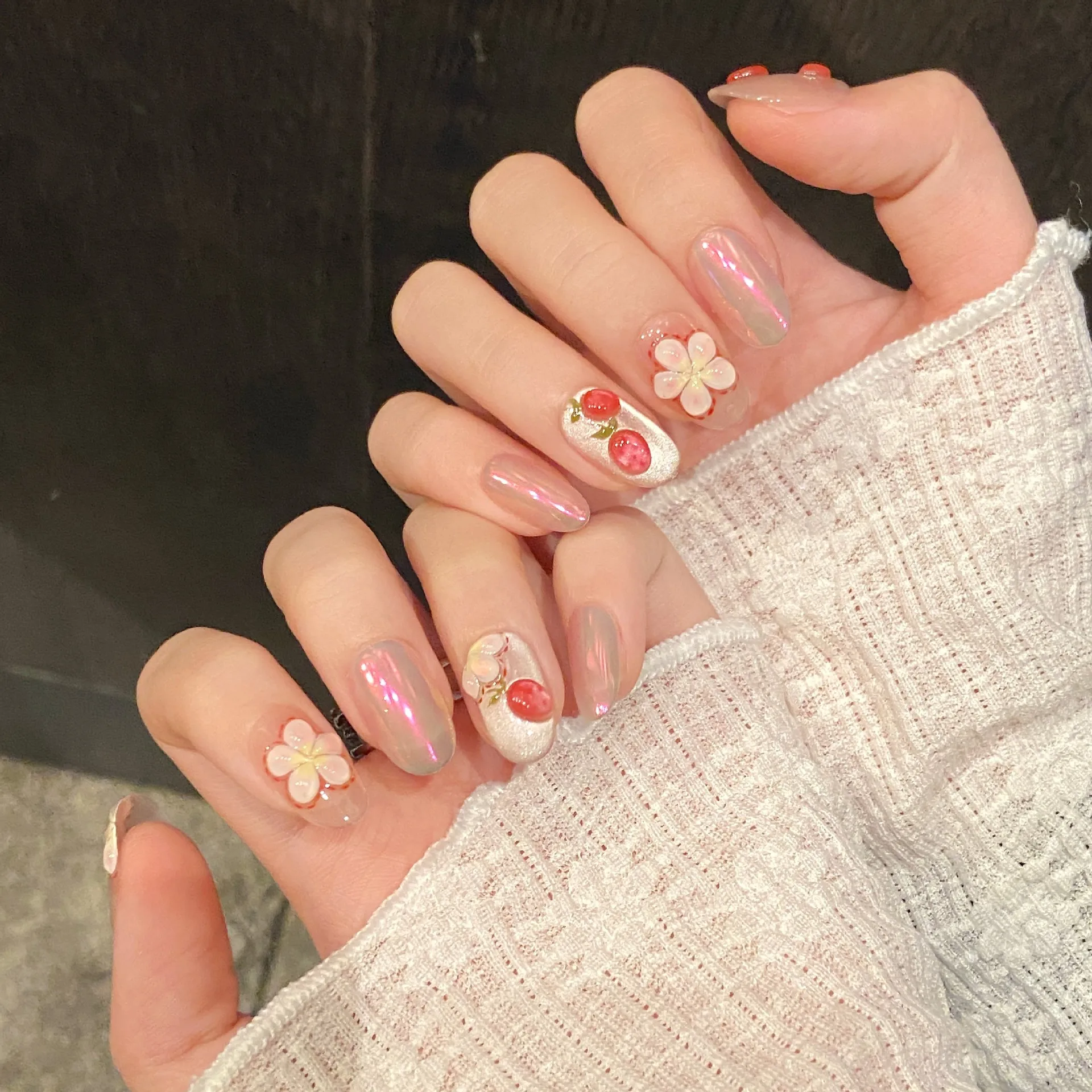 10pcs Short Oval "Strawberry Boh" Three-dimensional Strawberry，Flowers In Spring And Summer Cute Sweet Shiny Hand-pressed Nail view 3