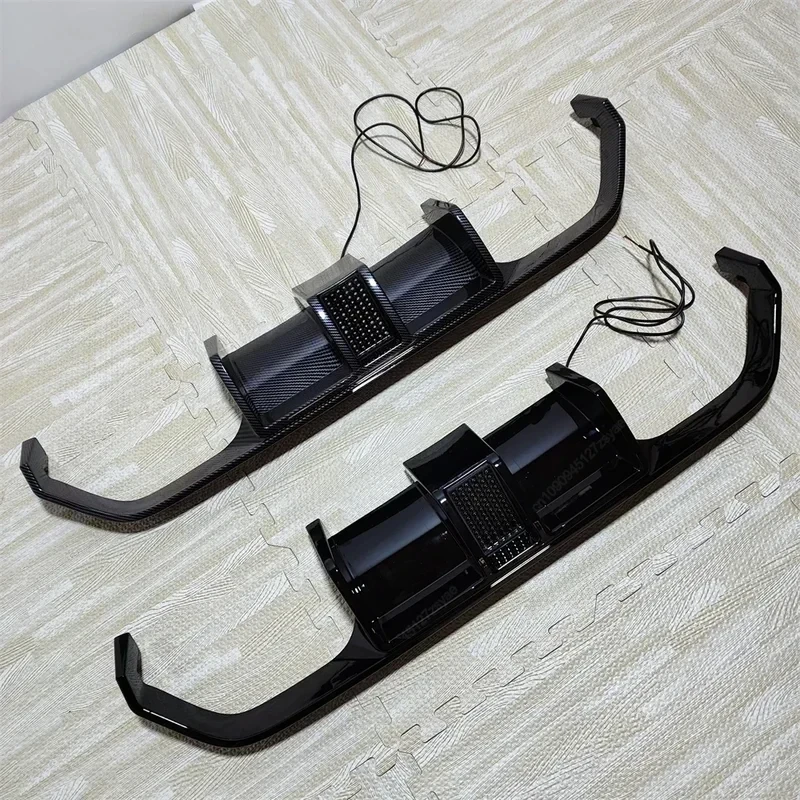 High Quality V Style Rear Bumper Diffuser With Light M3 F80 M4 F82 F83 2014-2020 2