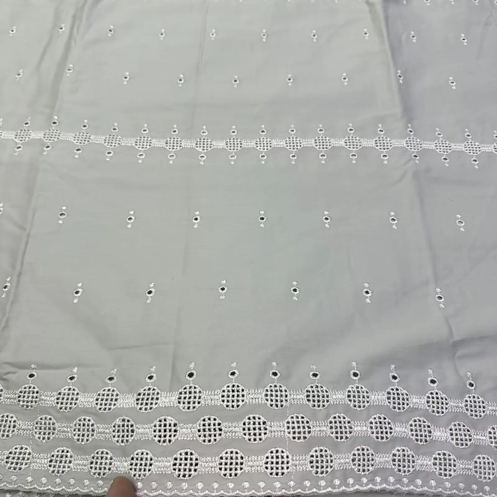 5 หลายอดนิยมแอฟริกันหรูหราผู้ชายลูกไม้ผ้าสําหรับเสื้อผ้า 2025 ผ้าฝ้าย 100% ลูกไม้ภาษาโปลิชคําลูกไม้ผ้าสําหรับออสเตรีย Atiku Man ชุด