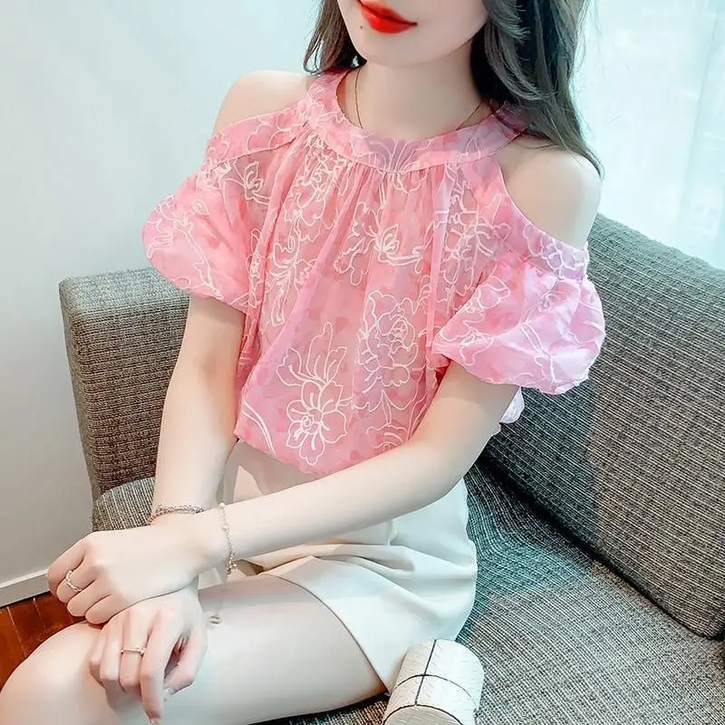 

Женская одежда, новинка лета 2025 года, свободные корейские топы, шикарные шифоновые рубашки, милые блузки с круглым вырезом и принтом с открытыми плечами и рукавами-фонариками