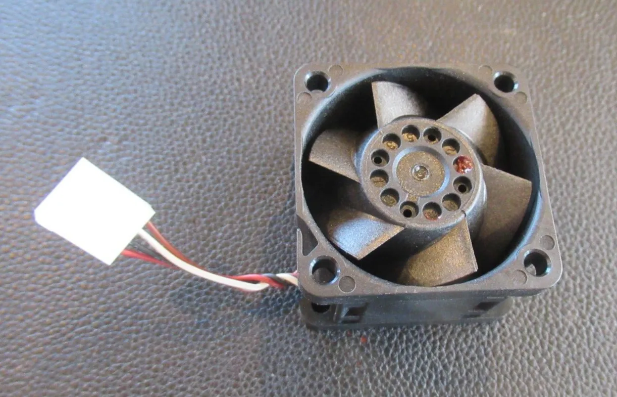 Pour 2 ventilateurs de serveur sans balais Delta Electronics PFB0412EN-E DC12V, 4A