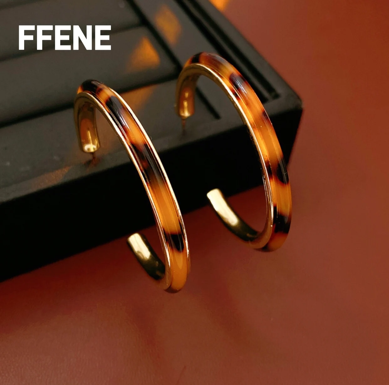 

Серебряные серьги-иглы с переливающейся смолой, C-образной формы, с леопардовым принтом, в европейском и американском ретро-стиле, роскошные серьги-гвоздики в стиле Майярд.