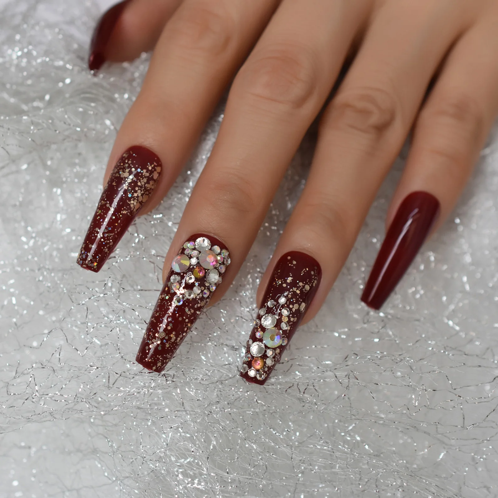 Uñas postizas Borgoña con diseños, diamantes de imitación ostentosos, purpurina cónica, prensa Extra larga en uñas postizas, ataúd brillante, arte de uñas de Ballet