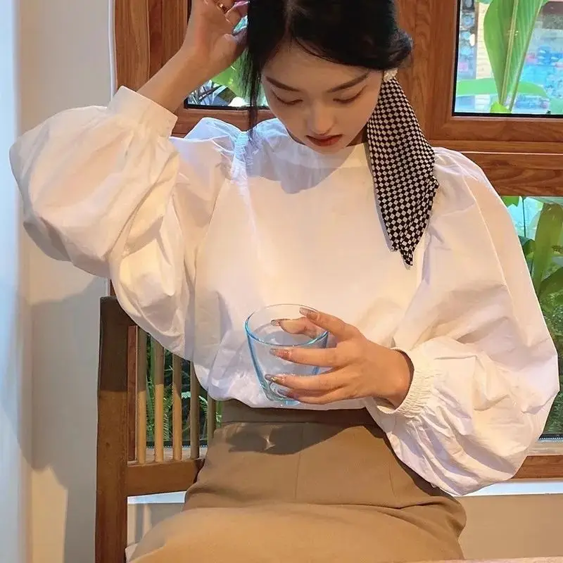 

Осенняя новая простая шикарная футболка женская свободная повседневная с объемными рукавами корейская версия с круглым вырезом белый модный топ для поездок на работу