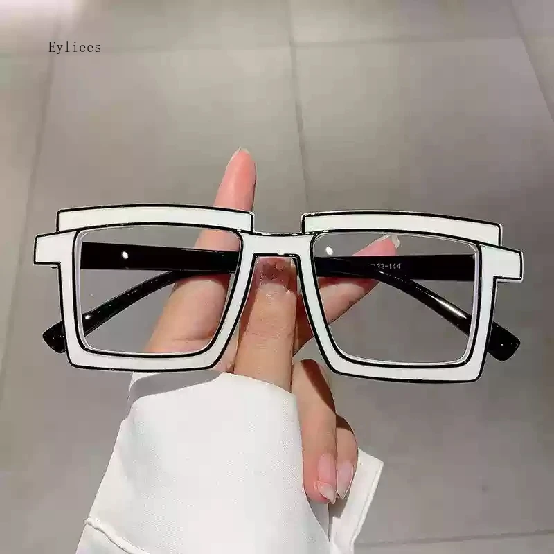 نظارات مربعة كلاسيكية 2025 نظارات جديدة لطيفة على شكل رسوم كرتونية تحجب الضوء الأزرق نظارات كمبيوتر بصرية عصرية