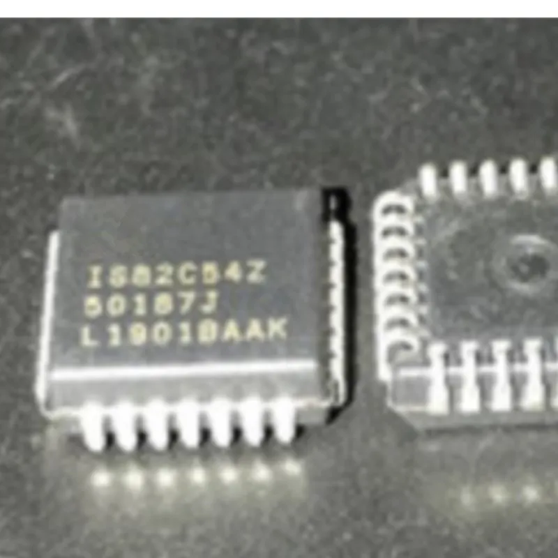 

IS82C54Z plcc28 5шт.