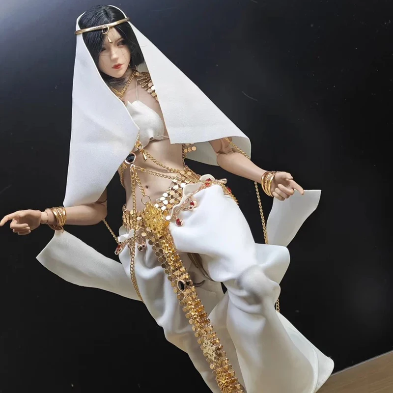 

Комплект женской одежды в масштабе 1/6: сексуальный белый наряд с золотыми металлическими аксессуарами для 12-дюймовой фигурки/модели.