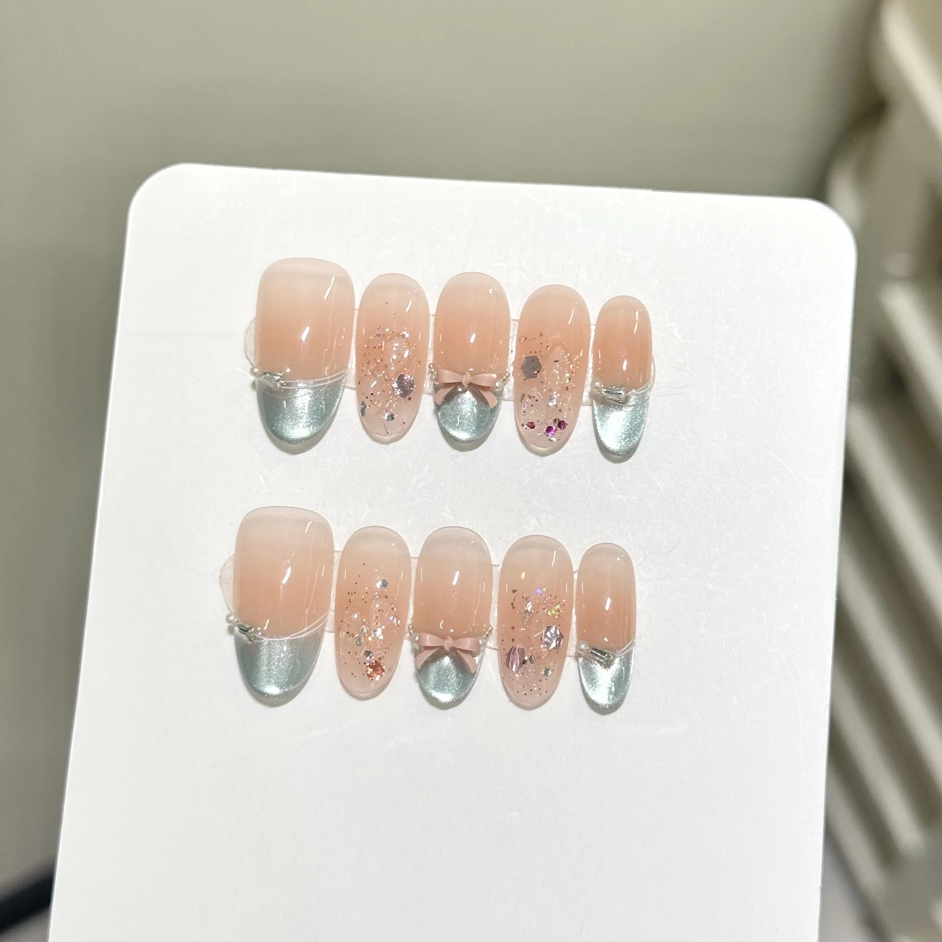 

10Pcs Handmade Short Oval Press On Nails Shiny Cat Eye Gradient Bow Sequin Design Fake Nails Wearable Sweet Nails for Girls