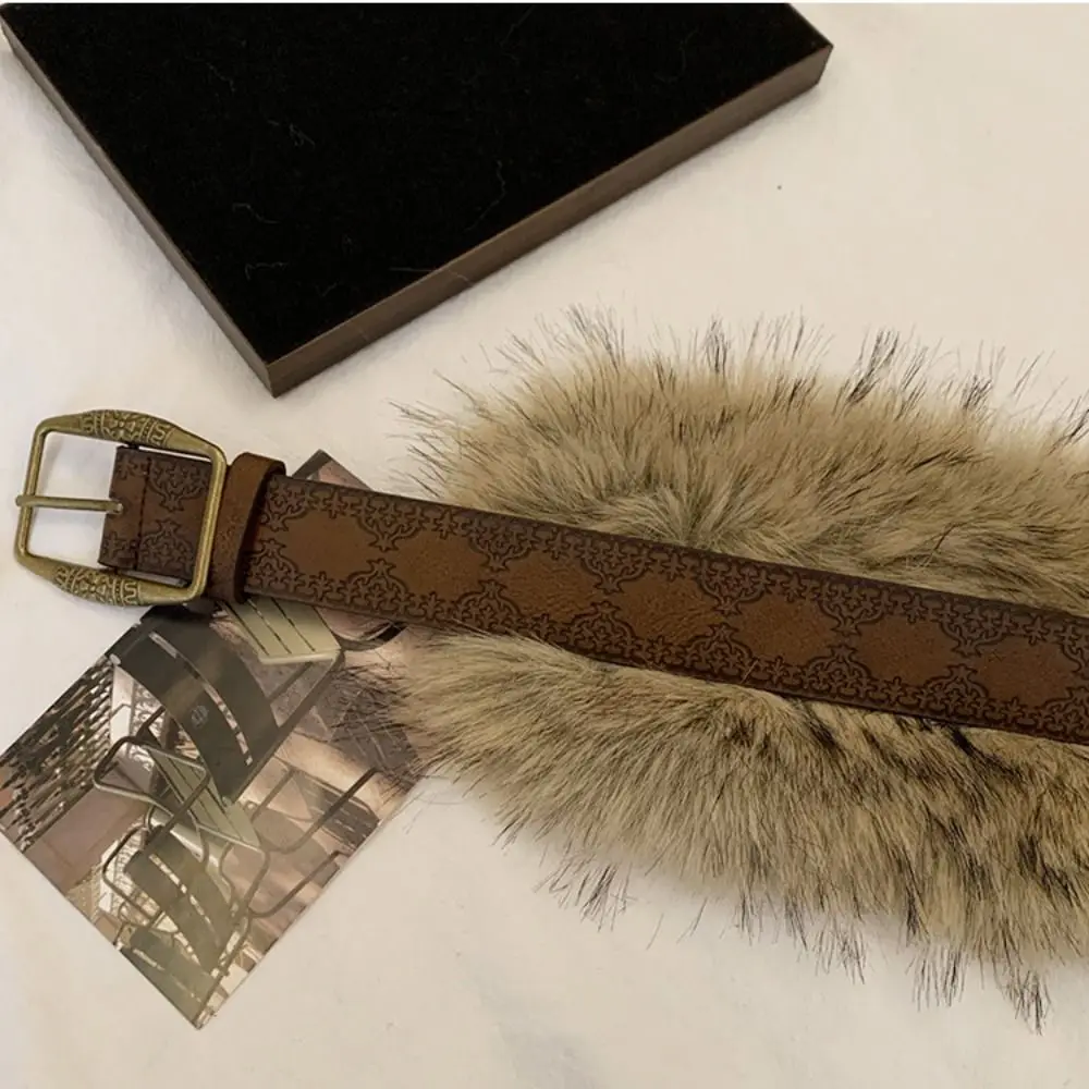 Personalità Cintura in pelliccia di pelle in pelle PU Cintura in pelliccia sintetica con rivetti in peluche Stile occidentale Retro Y2K Decorazione per abito con cintura