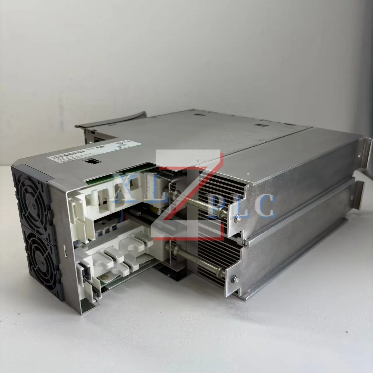 새로운 오리지널 8B0P0220HW00.000-1 서보 드라이브