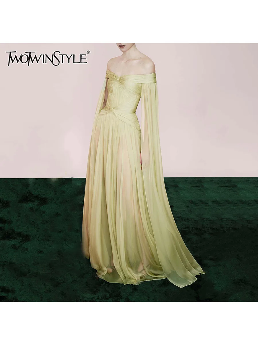 

Платье TWOTWINSTYLE с плиссировкой и вставками, с вырезом-лодочкой, длинными рукавами, завышенной талией, приталенное, А-силуэт, женское, модное, 2026