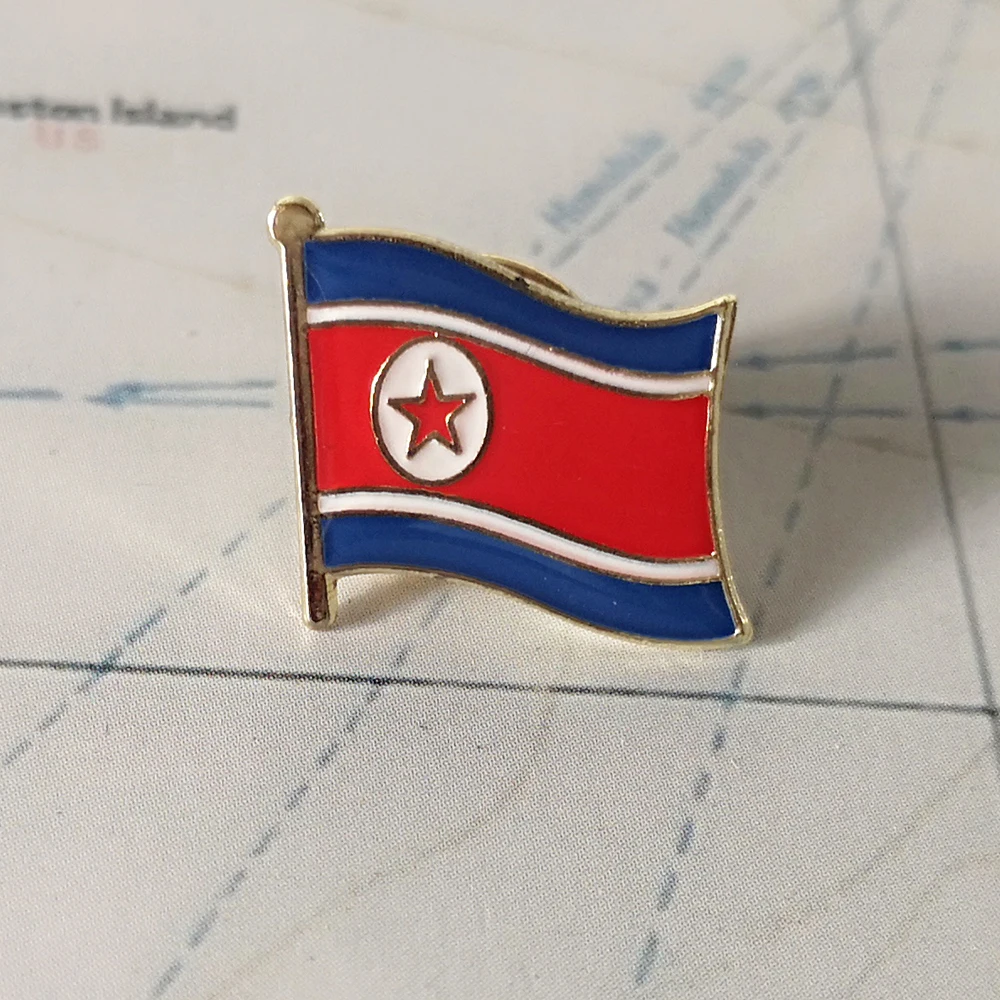 

North Korea National Flag Lapel Pins Crystal Epoxy Metal Enamel Badge Paint Brooch Souvenir Suit Personality Commemorative Gifts