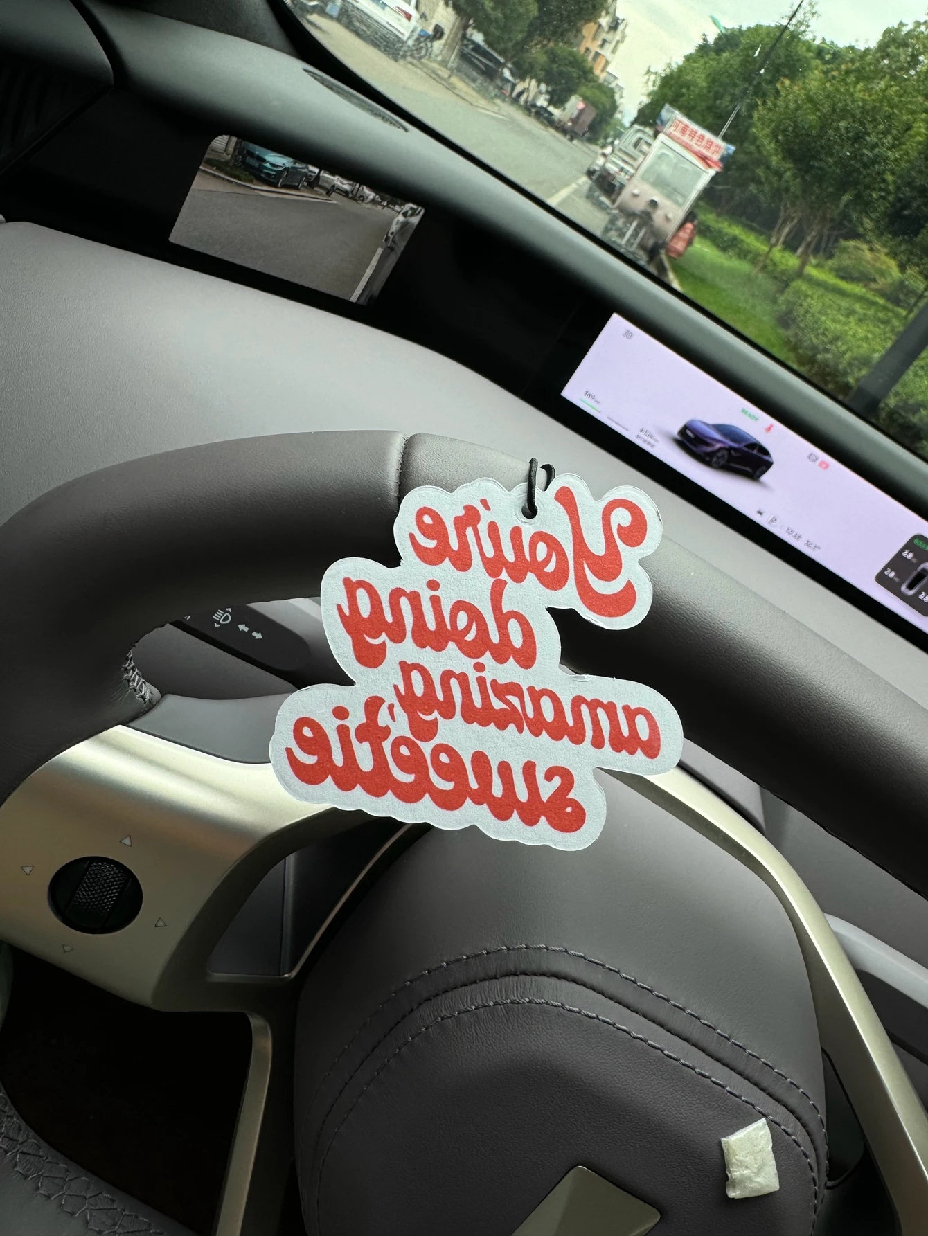 معطر هواء للسيارة من You'Re Doing Amazing، Sweetie Hilton (عطر الفندق). |     قلادة مرآة الرؤية الخلفية ومشبك تنفيس ثنائي الغرض |     أقراص الروائح المواد الطبيعية |     عطر يدوم طويلاً لمدة 90 يومًا |     غير كحولي |     لا تخاف من الشمس |     مصممة خصيصًا لإزالة الروائح الكريهة للسيارات وخزائن الملابس والحمامات. |     نمط الرسوم المتحركة الكرتونية |     للجنسين