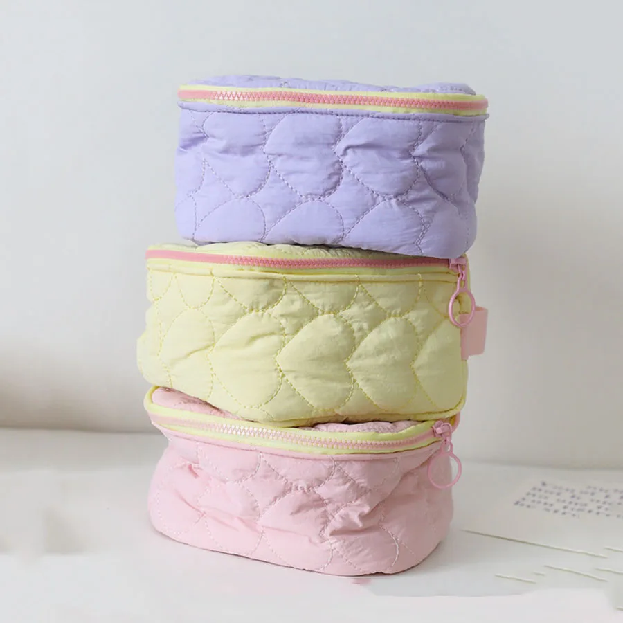 Borsa per il trucco Cute Love versione coreana Borsa per il lavaggio della borsa da viaggio portatile di grande capacità