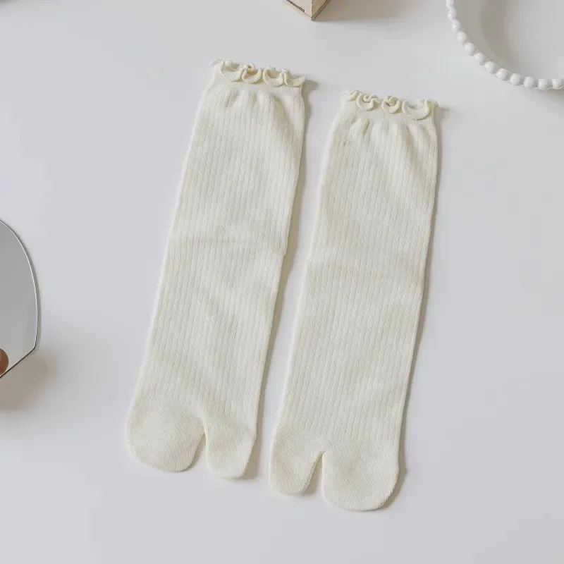 جوارب هاراجوكو البسيطة، جوارب مرنة عالية، جوارب يابانية بحافة مكشكشة من القطن بمقدمة مقسمة، لون سادة، جورب بإصبعين