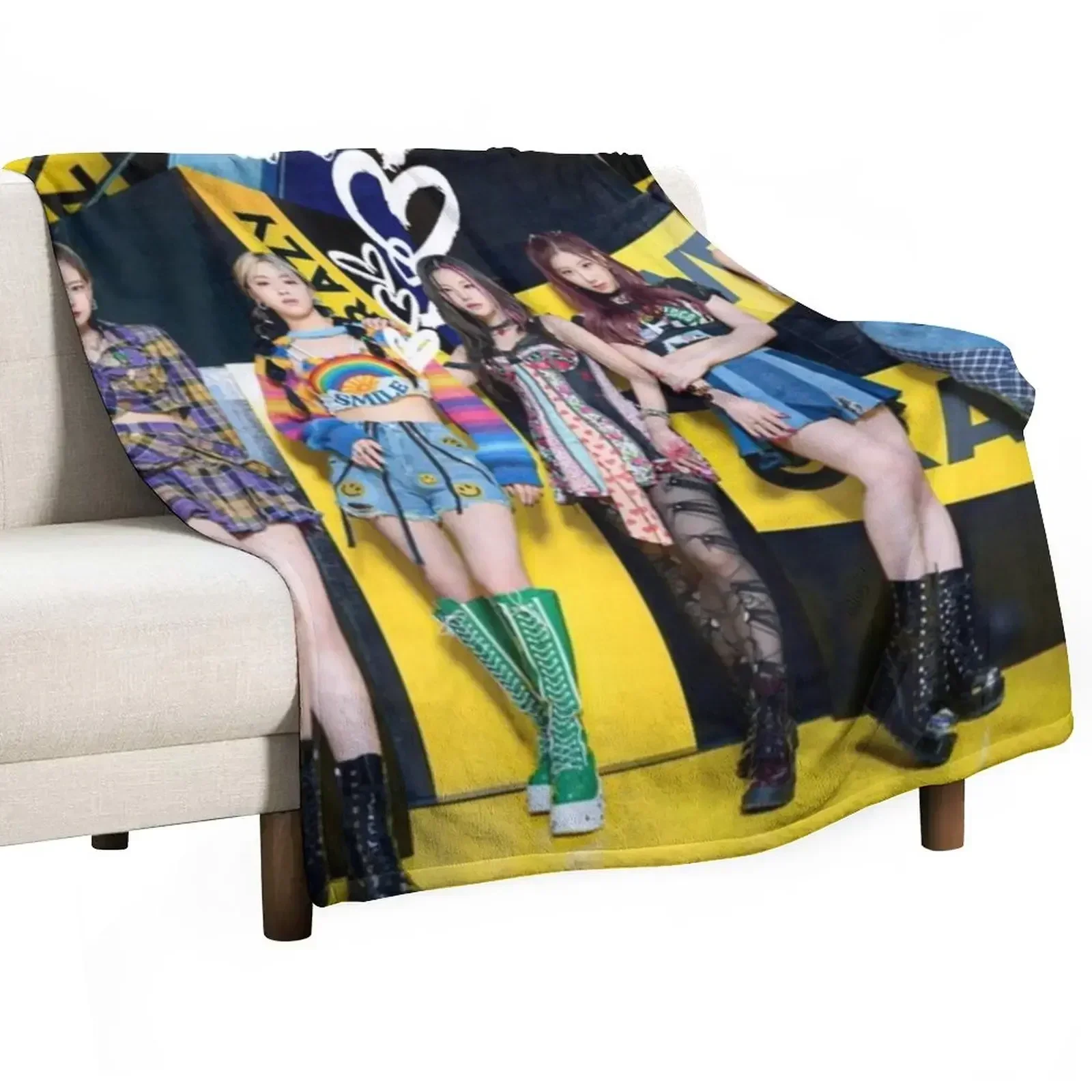 ITZY Crazy In Love Poster Throw Blanket funny gift Blankets Sofas Of Decoration Flannels Decorative Sofa Blankets