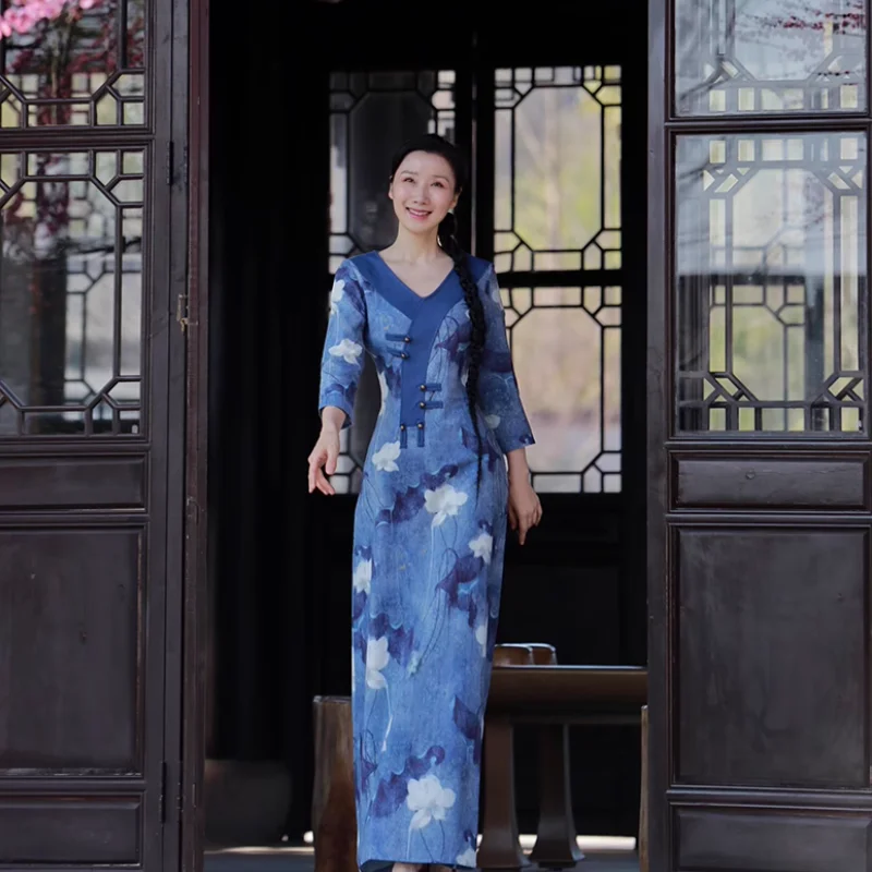

Chinese Women's Retro Improved Long Cheongsam with Mekong River Flowers