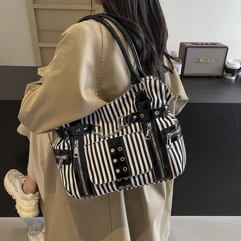 Dark heavy rivet Tote bag niche design large capacity plaid single shoulder crossbody bag trend motorcycle bag