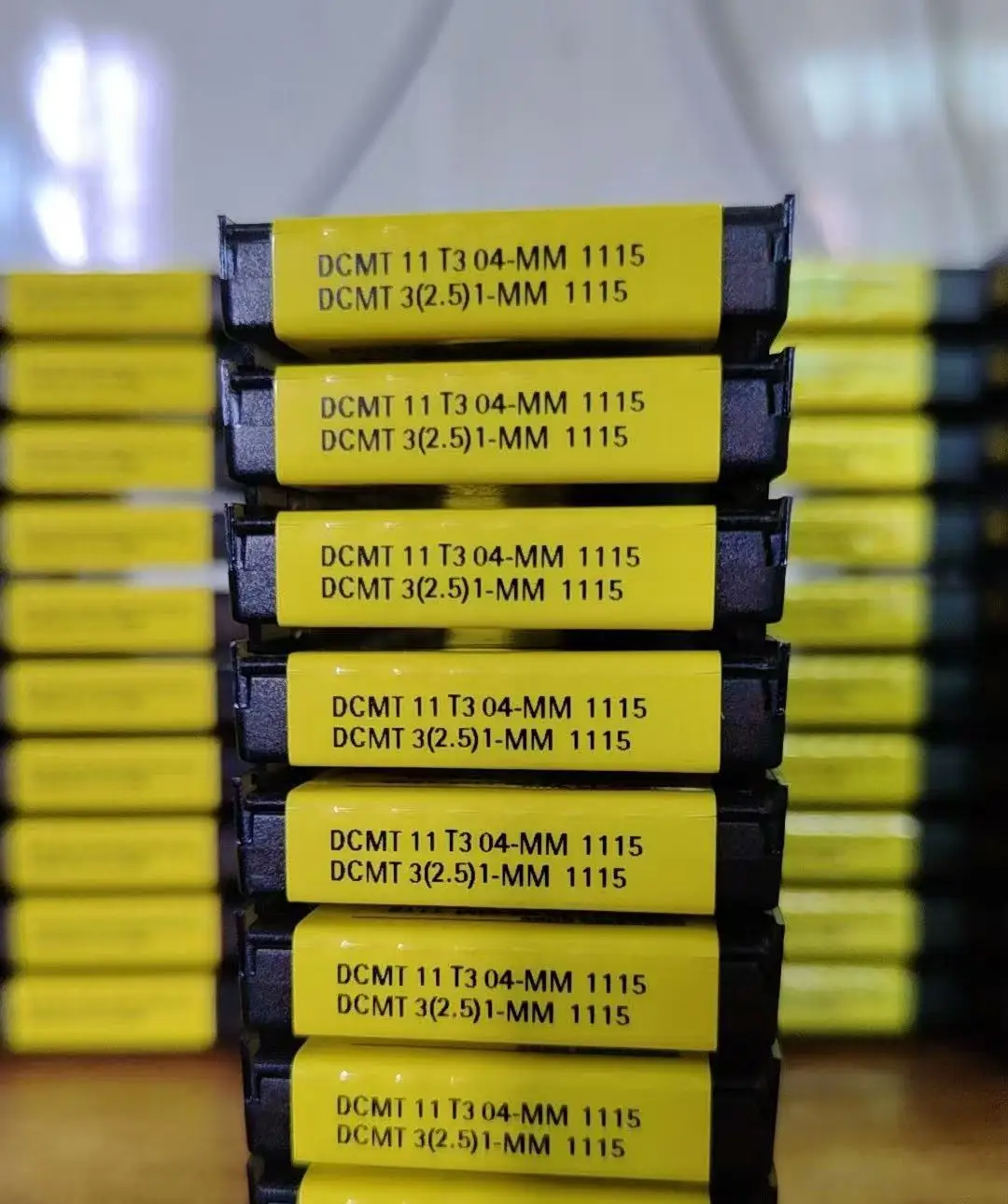 

DCMT11T304-MM 1115 Original Turning blade DCMT11T308-MM 1115