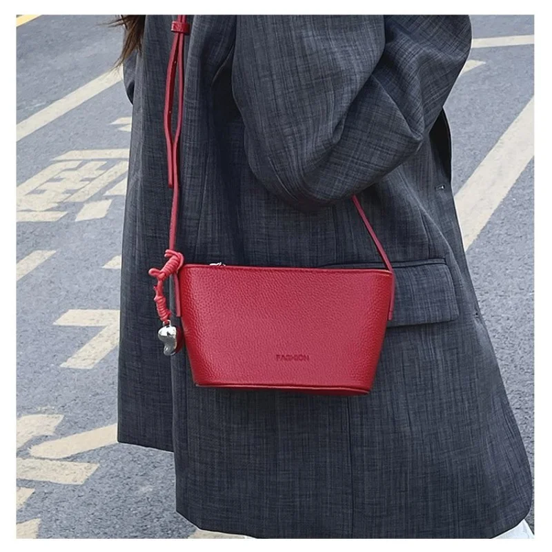 

Luxury High-End Unique Vintage Leather Crossbody Bag Women Solid Color Fashionable Design And Logo