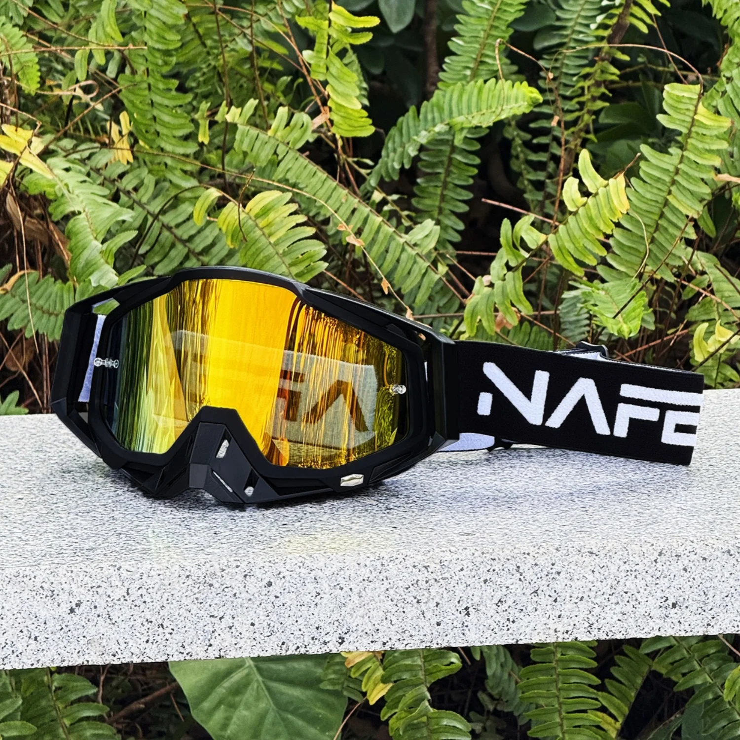 

NAFEIB Men Protective Windshield Motorcycle Goggles Women Riding UV400 Windproof And Sand Resistant Detachable Off-road Helmet