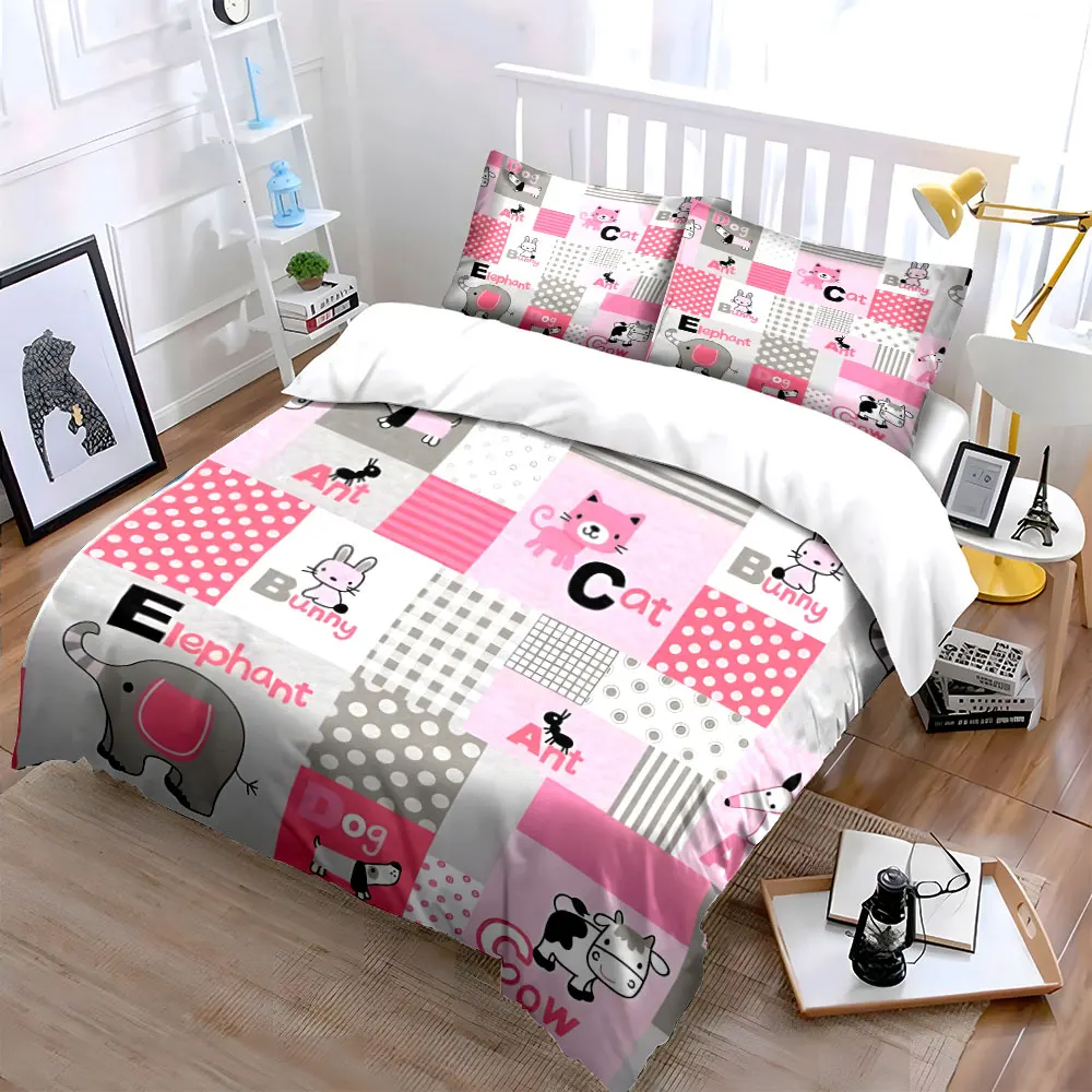 

Cute Animal Alphabet Bedding Set Pink Grey Cartoon Print Duvet Cover with Pillowcases Soft Bed Linen for Toddler Girls Bedroom