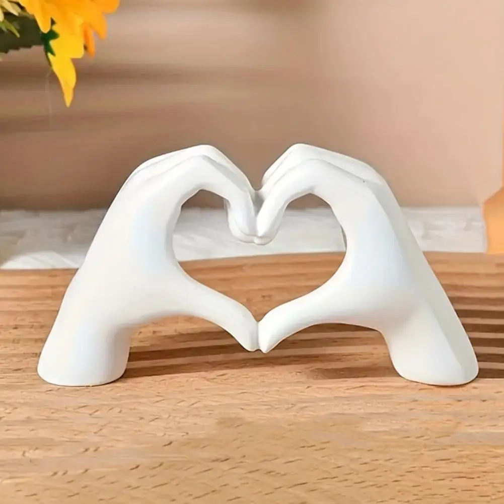 Love Heart Hand Figurine Heart-shaped Gesture Resin Heart-shaped Hand Sculpture Desketop Love Hand Statue Home Decorations
