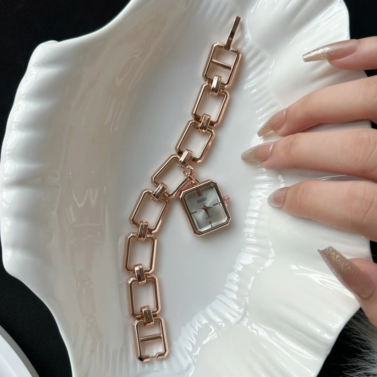 

Очаровательные квадратные женские кварцевые часы с полым розовым золотом и серебряным браслетом, часы Orologio, женские аналоговые наручные часы Reloj Mujer