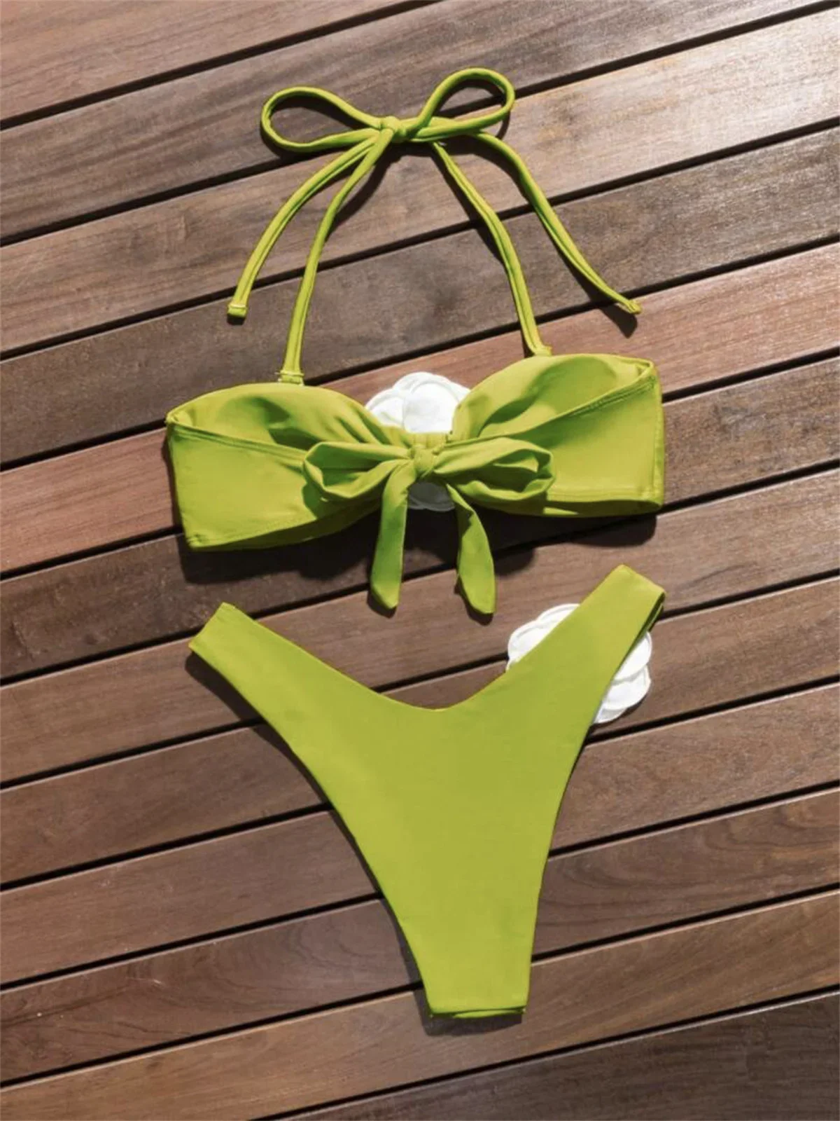 Bikini Bandeau con flores en 3D para mujer, traje de baño Sexy con contraste verde, microbañador con realce, Tanga, ropa de playa 2024