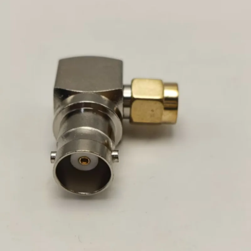 2-teilige BNC-Buchse an SMA-Stecker rechtwinkliger Adapter 90-Grad-HF-Anschlussadapteradapter