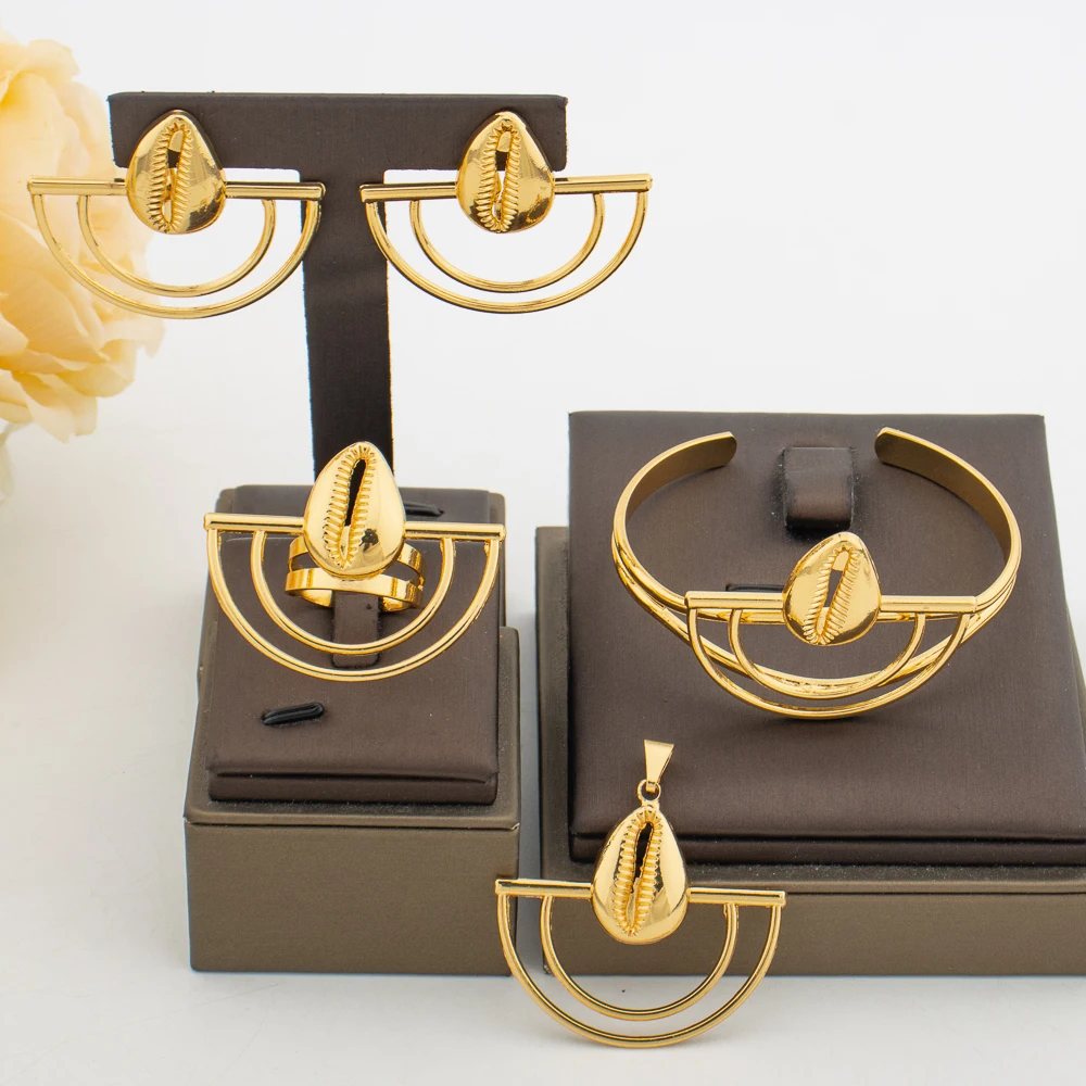 YM Vergoldeter Schmuck setzt Geometrie Anhänger Ohrringe tägliche Manschette Armreifen verstellbarer Ring Dubai Hochzeits feier Geschenke Modeschmuck 6