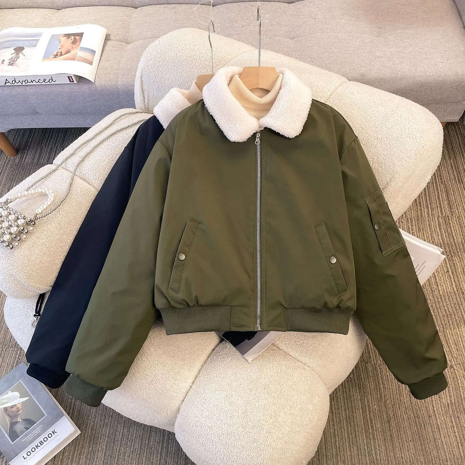 

2025 новые модные женские хлопковые куртки, зимние шикарные куртки из овечьей шерсти, теплая верхняя одежда с отложным воротником, повседневное пальто на молнии в стиле ретро