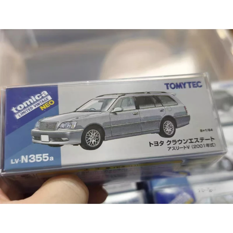 In stock 1:64 N355a Crown jar car white alloy simulation car model, boy toy gift, room collection statue