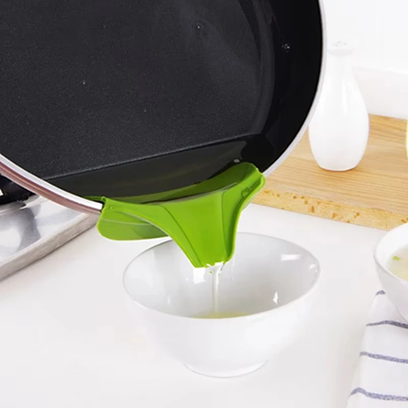 

Silicone Liquid Funnel Anti-spill Soup Spout Funnel Round Edged Cookware Soup Pourer Deflector Nozzle Kitchen Gadget