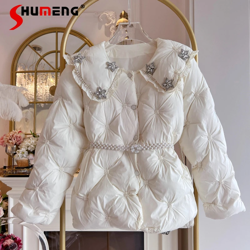 

Women 2025 Winter New Diamond-Studded Lapel Pleated Light Luxury Parkas Waist-tight Parkas Feminine Long Sleeve Elegant Coats