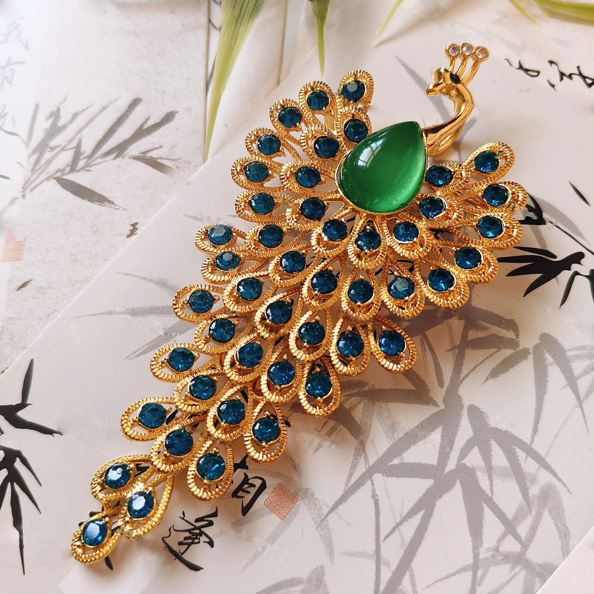 Ethnic Fashion Model - Broche de pavão calcedônia natural retro