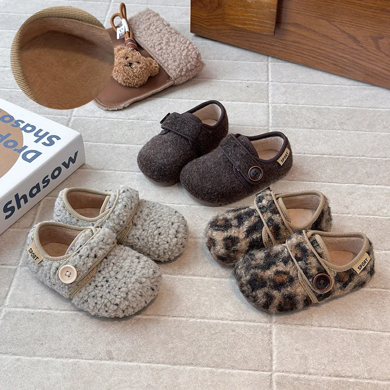 2026 Winter New Children Fashionable Leopard Print Plush Slippers Universal Cotton Drag Luxury Buckle Design Girls Shoes