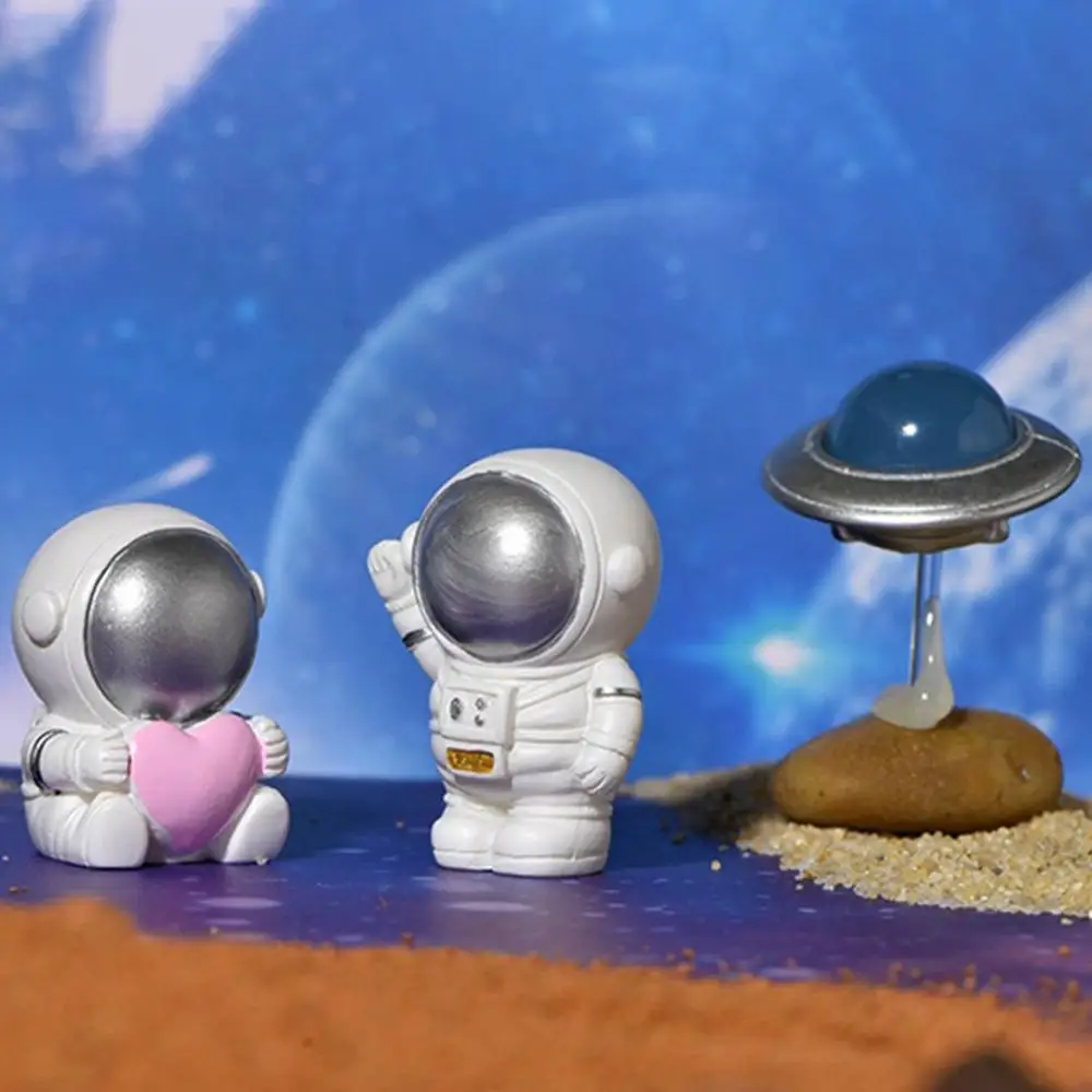 Cute Cartoon Astronaut Model Micro Miniatures Astronaut Figurines Bonsai Decor