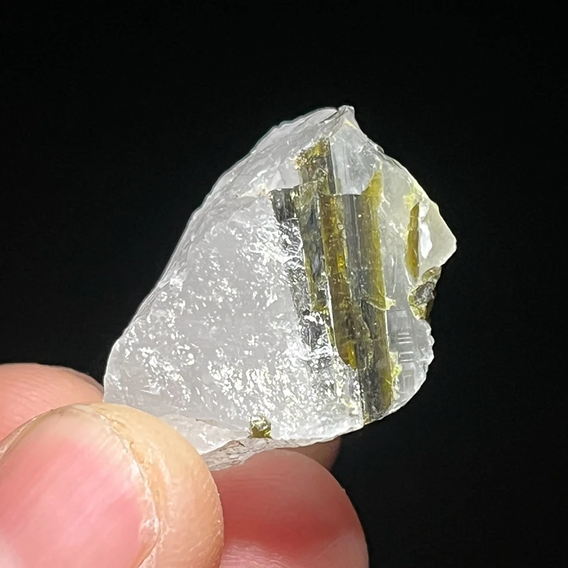 100% natural raw green tourmaline mineral specimen crystal quartz healing stone for home and garden decoration