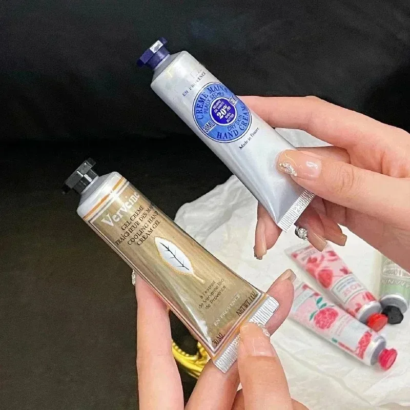 صندوق هدايا كريم اليد المرطب، حليب العناية باليدين، مرطب، رائحة مضادة للتكسير والتبييض، هدية للفتيات، 8 قطع لكل صندوق