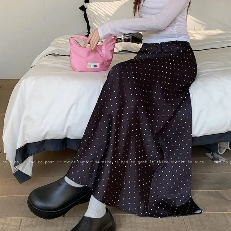 تنورة نسائية من الساتان الفرنسي المنقط لربيع وصيف 2025 تنورة طويلة جديدة عالية الخصر من الأسيتات النحيفة ذات ثنيات ذيل السمكة