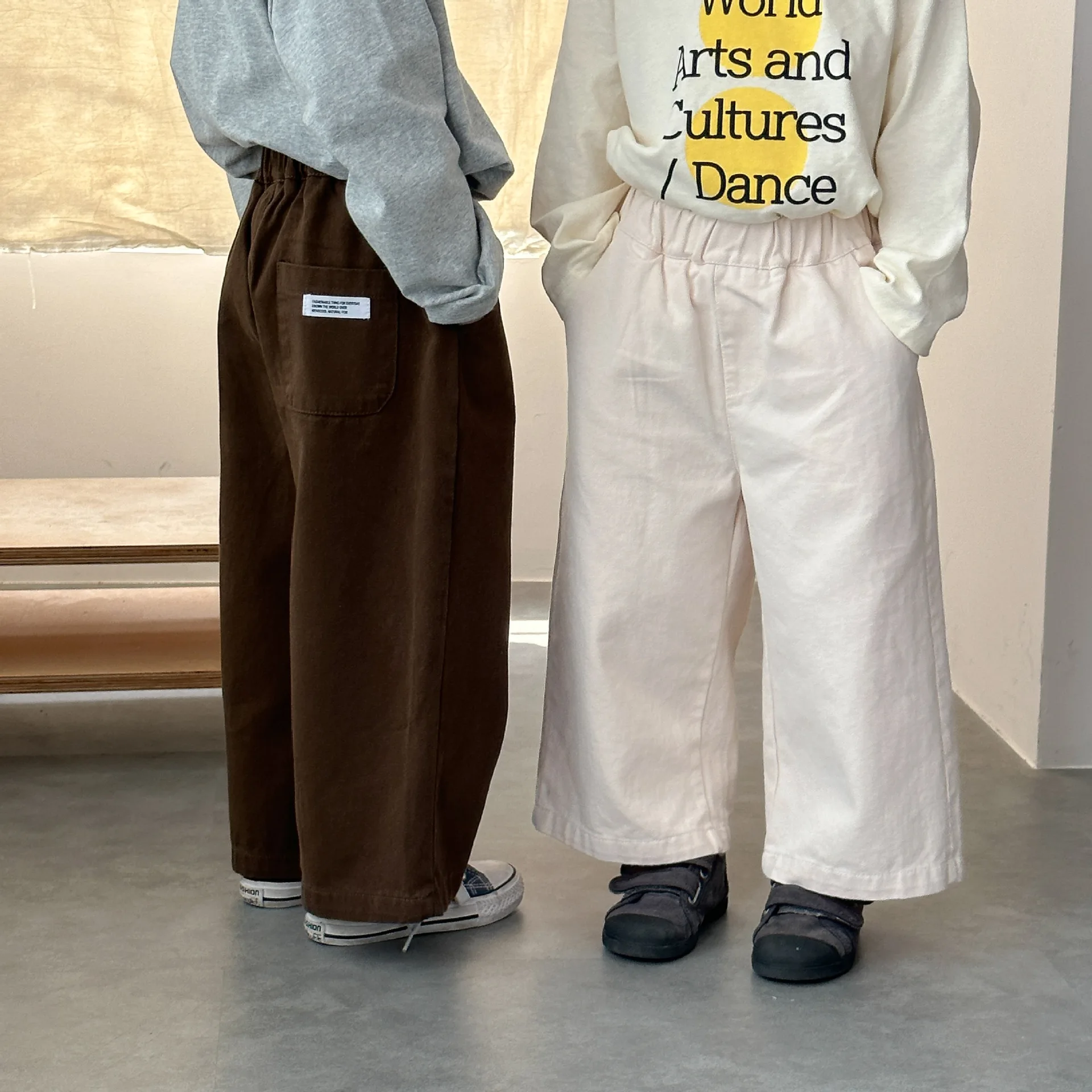 

Осенние новые детские широкие брюки для детей от 2 до 10 лет, хлопковые свободные однотонные осенние повседневные мешковатые брюки с карманами, корейская детская одежда