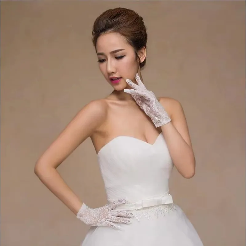 Guantes de Encaje Largos con Perlas – Blanco para Novia y Fiesta - imagen 3