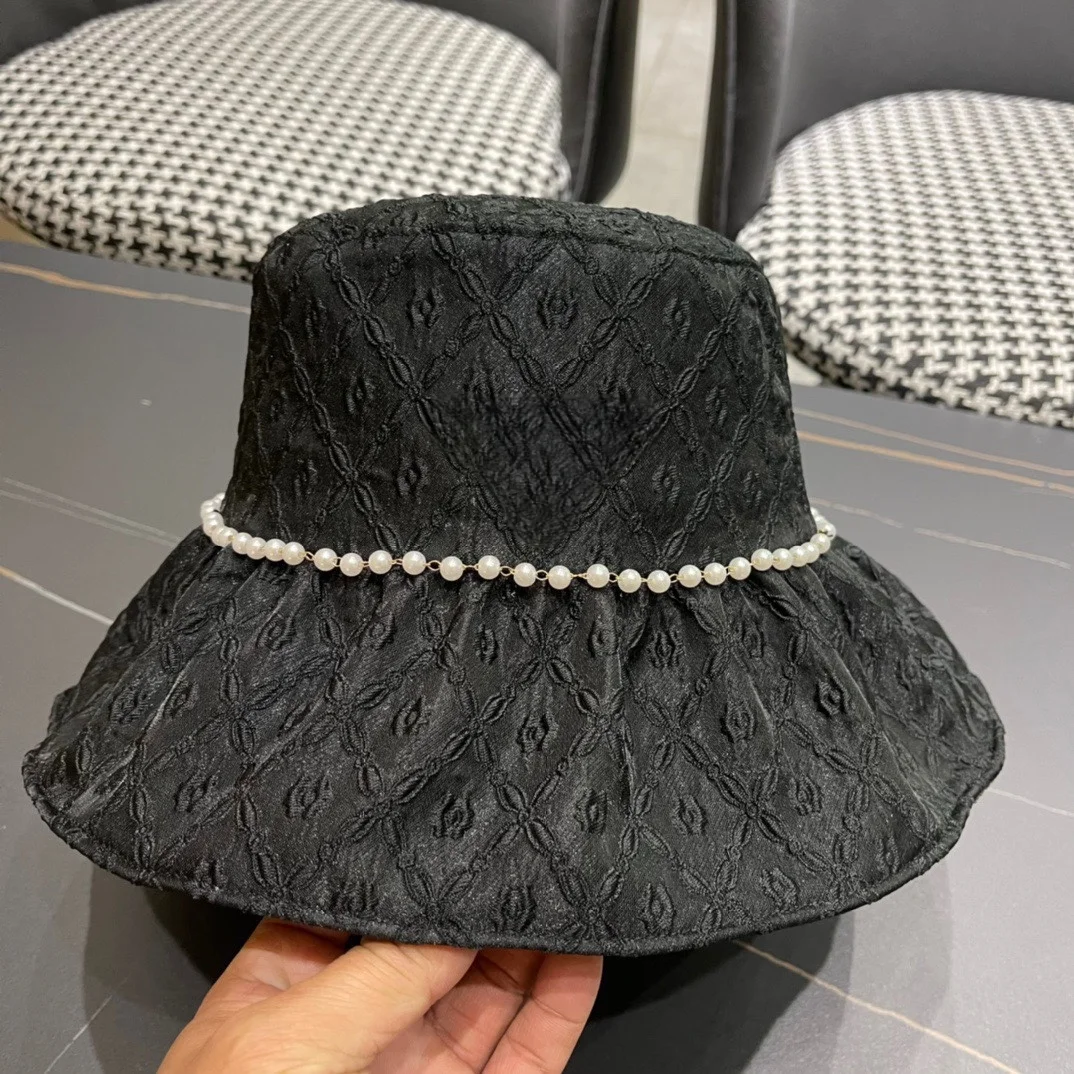 

Literary Fresh D Series Pearl Hat Classic Luxurious Hat Women Winter Thickened Warm Ear Protection Knitted Super Eye Catching