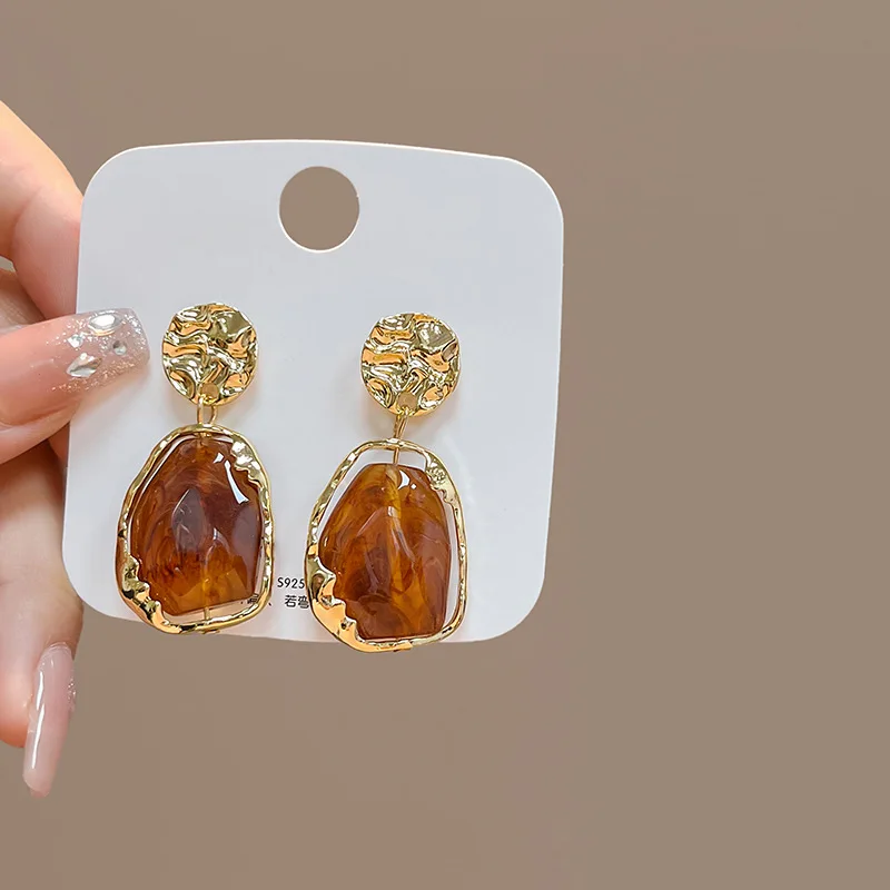 Retro geometric earrings French niche extremely simple temperament Cold Hong Kong style earring accessories wholesaless