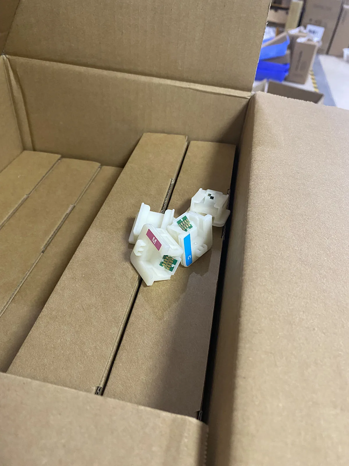 

4PC T7411 T741X Cartridge Chip with holder For Epson SureColor F6000 F6070 F6200 F6270 F7000 F7070 F7100 F7170 F7200 F7270 F9300