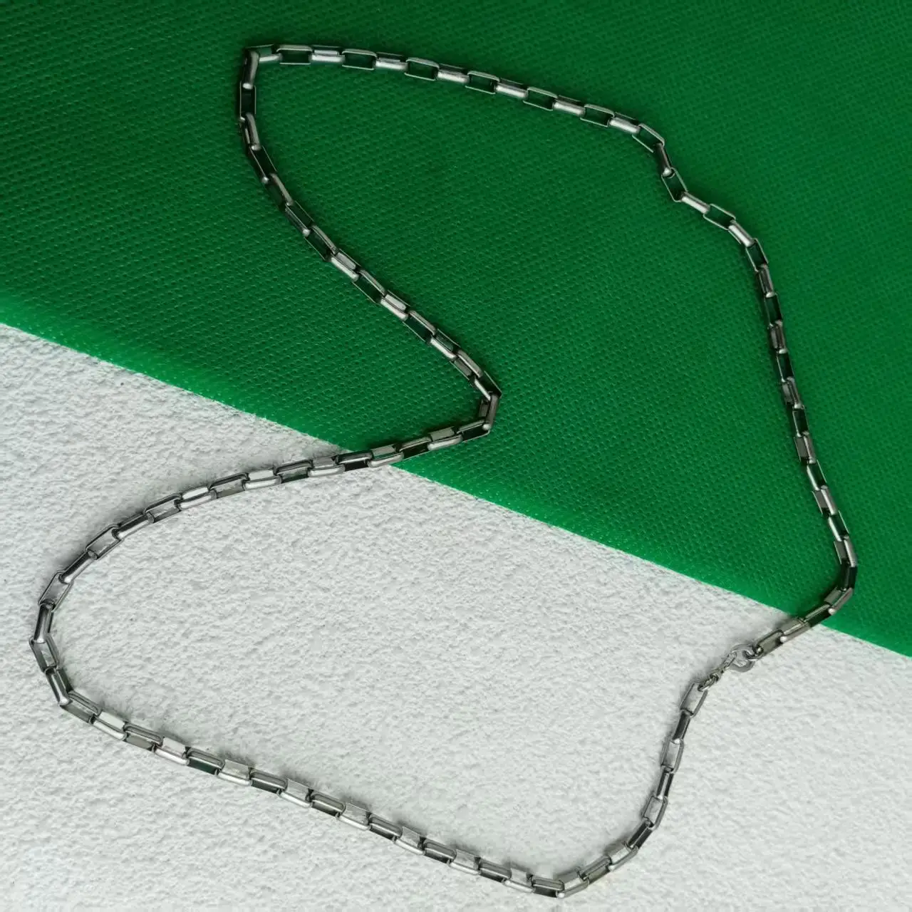 

Anti Allergy 4.2mm Wide Pure Titanium Checkered Necklace, Light Luxury, Trendy, Cool, Minimalist