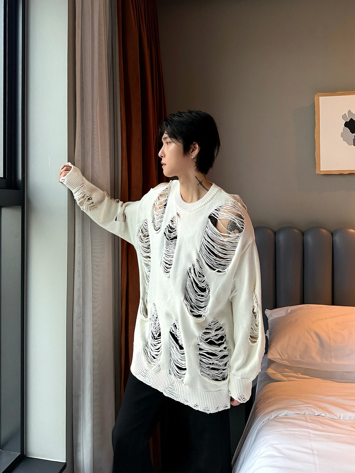 Men's 2025 Autumn Winter New Knitted Sweaters Loose Oversize Hole Knitwears Men's Fashion Round Neck Solid Color Knitted Tops